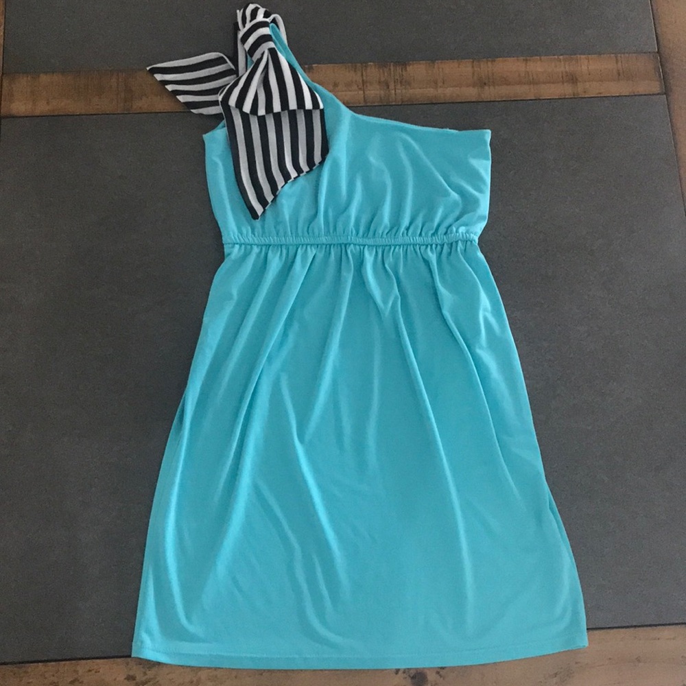 Adorable turquoise dress